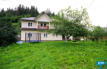 Котедж Між річкою і горами