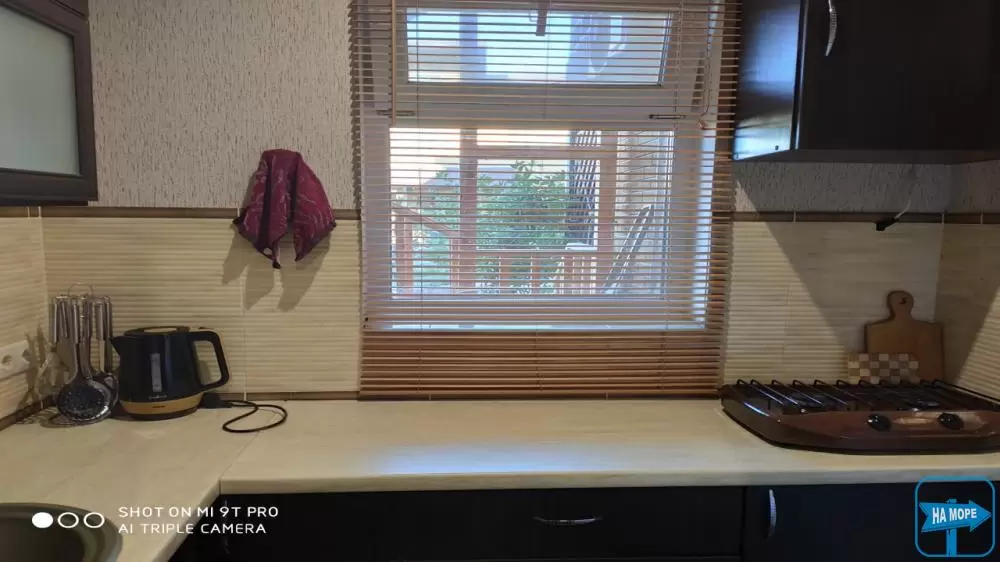 Номер-студио с перегородкой в центральном корпусе. 1 этаж