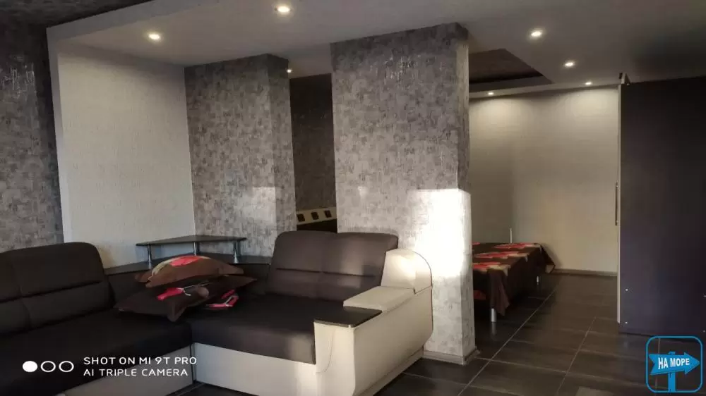 Номер-студио с перегородкой в центральном корпусе. 1 этаж